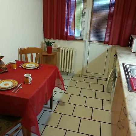 Flora Apartment *